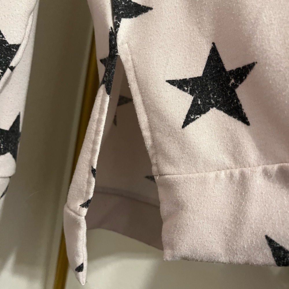 Star side slit pullover - Picture 4 of 4